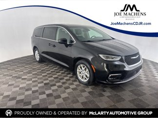 Used 2023 Chrysler Pacifica Touring-L image 1