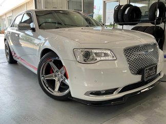 Used 2018 Chrysler 300 Limited w/ Safetytec Plus Group image 1
