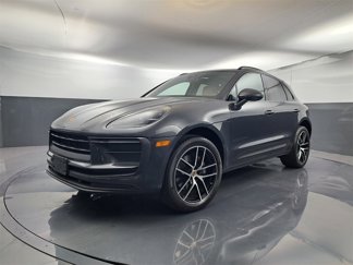 Certified 2022 Porsche Macan image 1