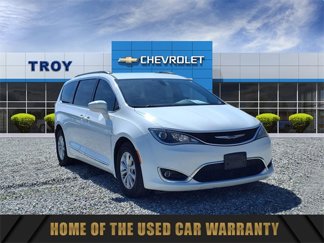 Used 2017 Chrysler Pacifica Touring-L image 1