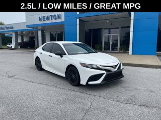 Used 2022 Toyota Camry SE image 1
