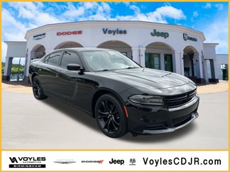 Used 2018 Dodge Charger SXT w/ Blacktop Package image 1