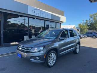 Used 2014 Volkswagen Tiguan SE image 1