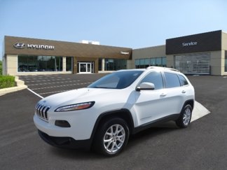 Used 2017 Jeep Cherokee Latitude w/ Trailer Tow Group image 1