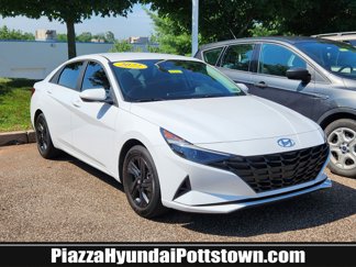 Used 2022 Hyundai Elantra Blue image 1