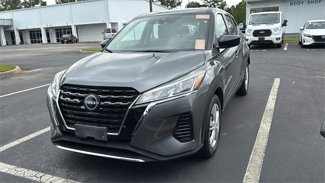 Used 2023 Nissan Kicks S image 1