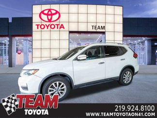 Used 2017 Nissan Rogue SV image 1