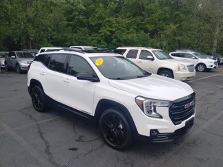 Used 2022 GMC Terrain SLT w/ Elevation Edition image 1