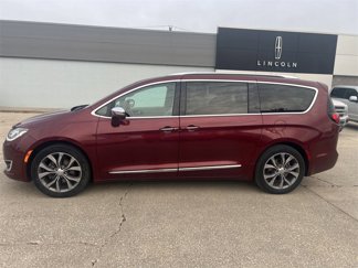 Used 2017 Chrysler Pacifica Limited w/ UConnect Theater Package image 1