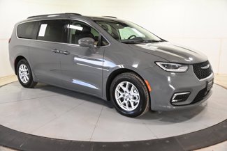 Used 2022 Chrysler Pacifica Touring-L image 1