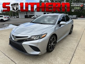 Used 2018 Toyota Camry SE image 1
