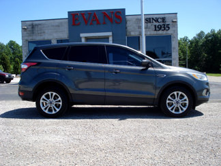 Used 2017 Ford Escape SE image 1
