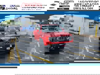 Used 2018 Jeep Renegade Latitude w/ UConnect 8.4 Nav Group image 1