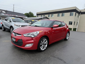 Used 2017 Hyundai Veloster image 1