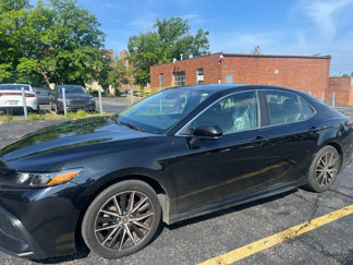 Used 2021 Toyota Camry SE image 1