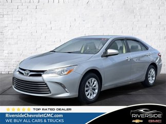 Used 2017 Toyota Camry LE image 1