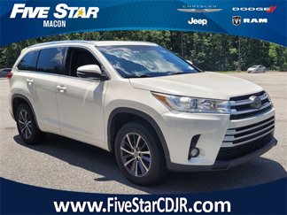 Used 2017 Toyota Highlander XLE image 1