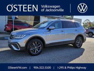 Certified 2024 Volkswagen Tiguan SE image 1