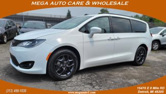Used 2020 Chrysler Pacifica Touring-L Plus w/ S Appearance Package image 1