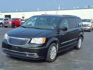 Used 2016 Chrysler Town & Country Touring image 1