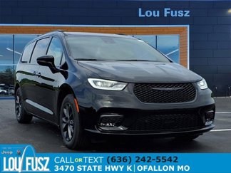 New 2025 Chrysler Pacifica Select image 1
