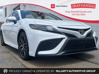 Used 2024 Toyota Camry SE image 1