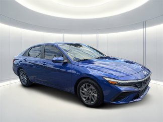 Used 2024 Hyundai Elantra SEL image 1
