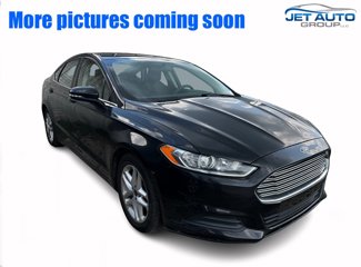 Used 2015 Ford Fusion SE image 1
