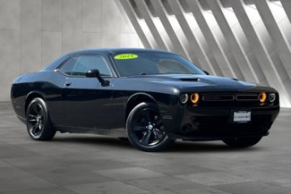 Used 2019 Dodge Challenger SXT image 1