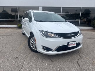 Used 2017 Chrysler Pacifica Touring-L image 1