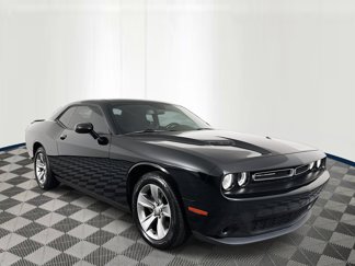 Used 2019 Dodge Challenger SXT image 1