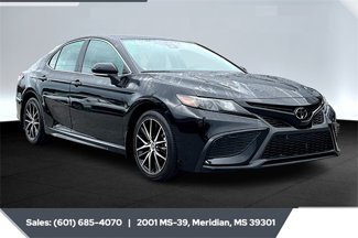 Used 2024 Toyota Camry SE image 1