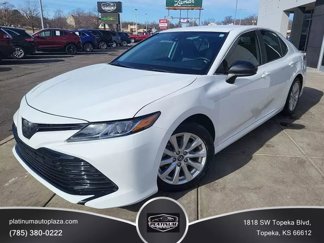Used 2019 Toyota Camry LE image 1