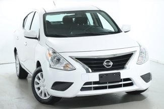Used 2017 Nissan Versa SV image 1