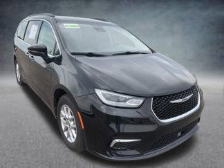 Used 2022 Chrysler Pacifica Touring-L image 1
