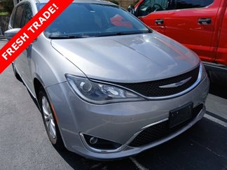 Used 2019 Chrysler Pacifica Touring-L image 1