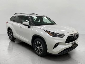 Used 2022 Toyota Highlander XLE image 1