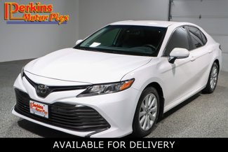Used 2020 Toyota Camry LE image 1
