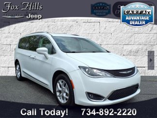 Used 2017 Chrysler Pacifica Touring-L Plus w/ Tire & Wheel Group image 1