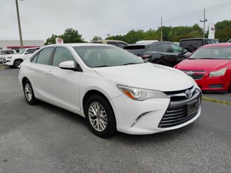 Used 2017 Toyota Camry LE image 1