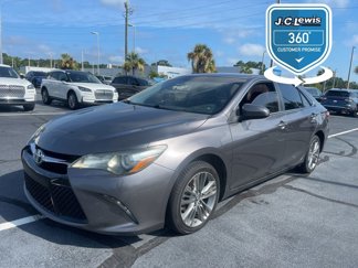 Used 2017 Toyota Camry SE image 1
