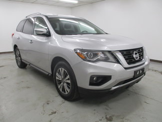 Used 2019 Nissan Pathfinder SV image 1