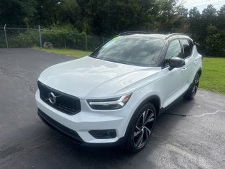Used 2020 Volvo XC40 T5 R-Design image 1