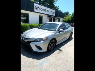 Used 2020 Toyota Camry SE image 1