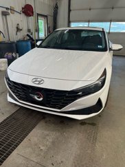 Used 2021 Hyundai Elantra Limited image 1