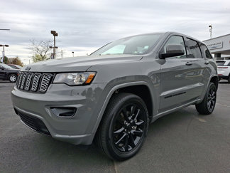 Certified 2022 Jeep Grand Cherokee Laredo X image 1