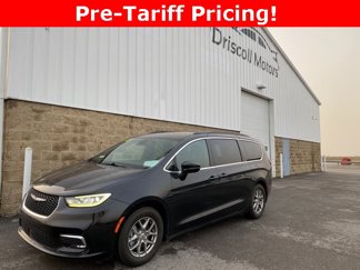 Used 2022 Chrysler Pacifica Touring image 1