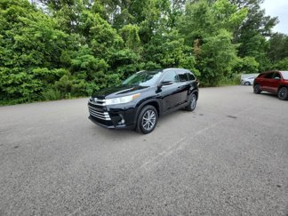 Used 2019 Toyota Highlander SE image 1