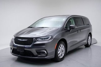 Used 2023 Chrysler Pacifica Touring-L image 1