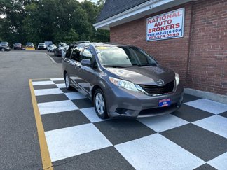 Used 2014 Toyota Sienna LE image 1